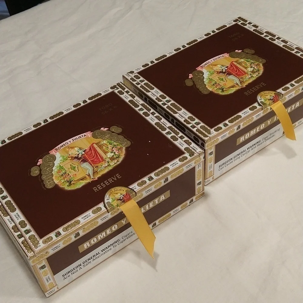 Romeo y Julieta reserve cigar 2 boxes brown 8 1/2